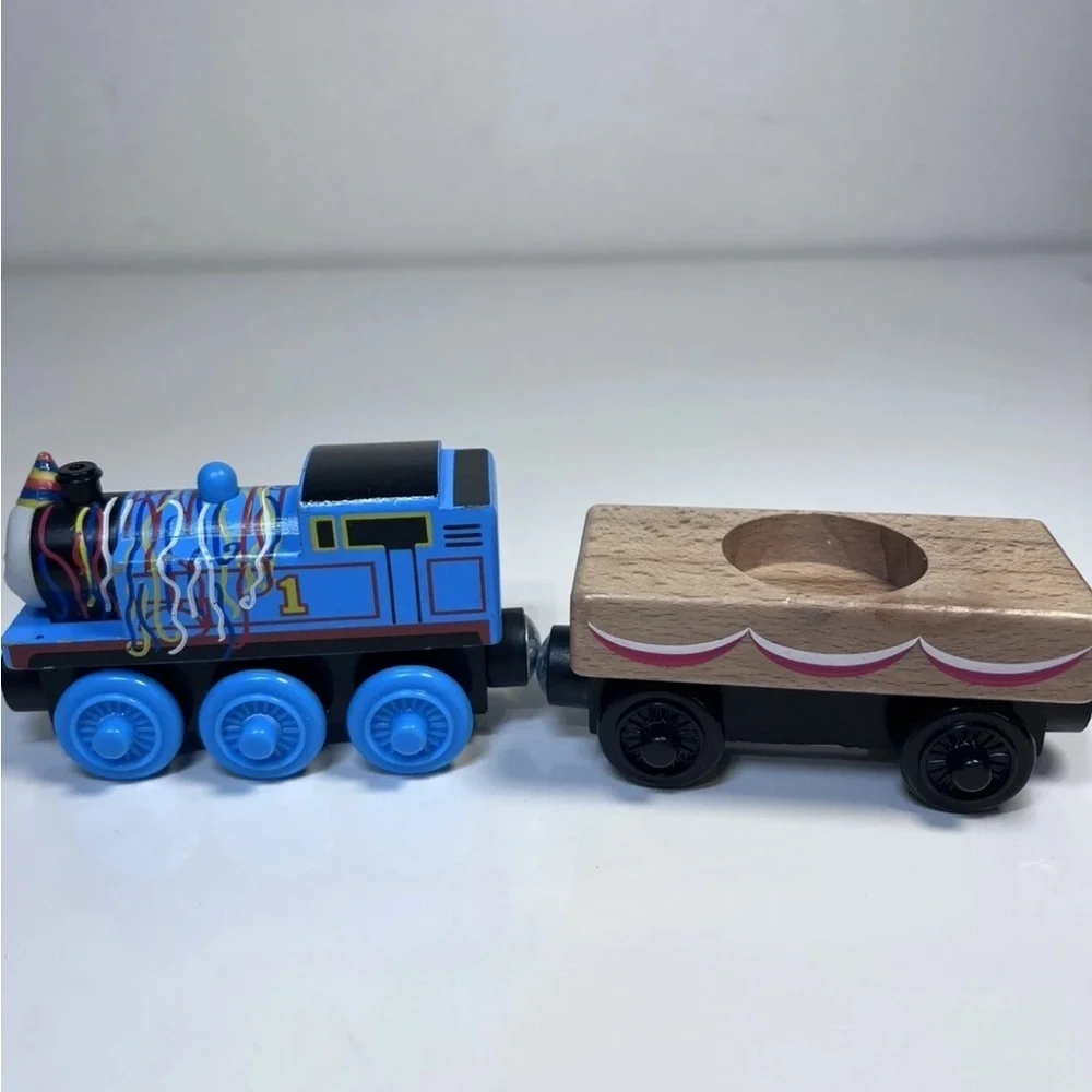 Thomas & Friends Wooden Railway Happy Birthday Thomas w/Cake Cargo‎ Car *no cake
